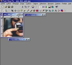 Interface type Paint Shop Pro, avec des menus, cliques pour agrandir
